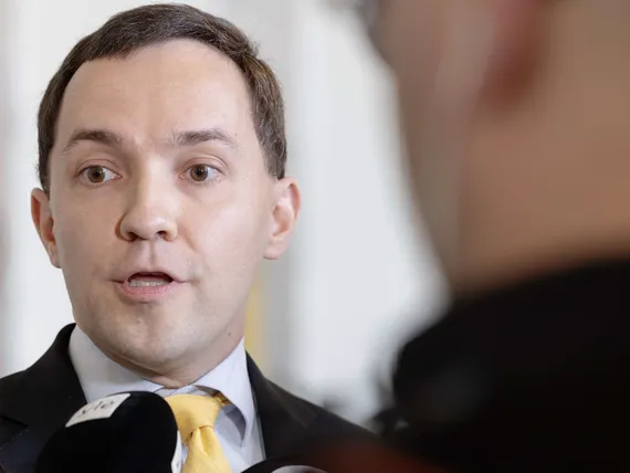 Kokoomuksen naiset suuttuivat Wille Rydmanille: Palkkakatto ”populistinen” – ”Liikutaan vaarallisella polulla”