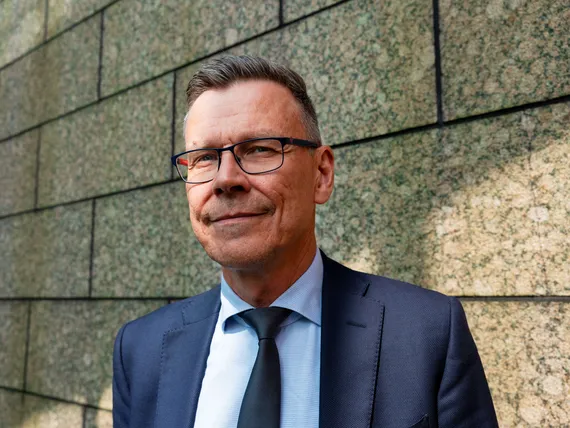 Poikkeuksellinen ratkaisu VM:ltä – Ylijohtaja paljastaa syyn ja kertoo, mikä ratkaisee Suomen tilanteen