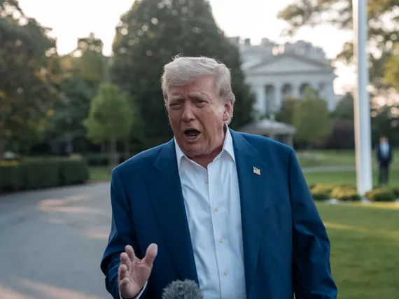 Donald Trump raivostui
