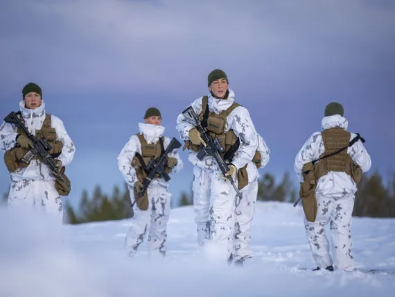 Venäjän aluevaltauksiin varaudutaan nyt Norjassa – Britanniasta lisää sotilaita