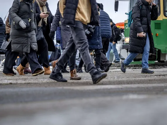 Maahanmuuttajien tulonsiirrot: Nyt tuli selvitys – Tällainen on ero suomalaistaustaisten ja ulkomaalaistaustaisten välillä