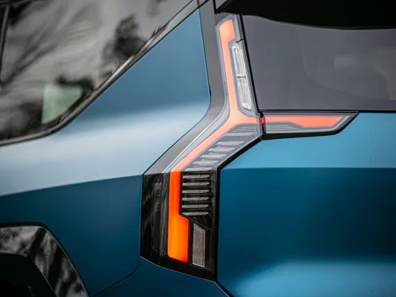 Selvitimme todelliset latausnopeudet: Tässä on 50 nopeimmin ja hitaimmin latautuvaa sähköautoa