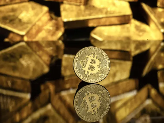 Pörssiyhtiöt ahmivat bitcoinia taseeseen – Rahoituksen professori: ”Ennemmin tai myöhemmin yliarvostetun osakkeen arvo romahtaa”