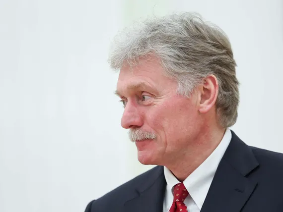 Julkinen riita alkoi Venäjällä: Putinin puhemiestä syytetään valehtelusta, Kremlin teko herätti äläkän sotarintamalla