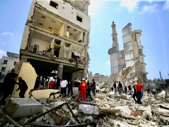 Hormuzinsalmessa käänne – Yhdysvallat jyrähtää ja varoittaa tulitauon kaatumisesta