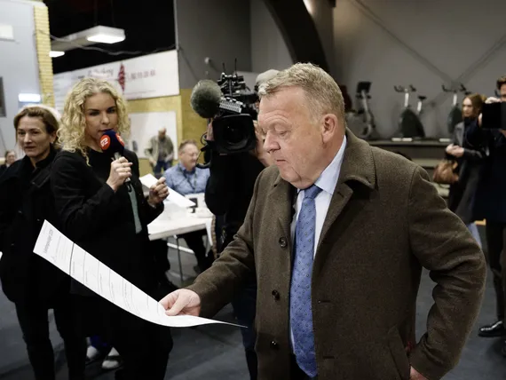 Käännös vasemmalle, tuloksena tappio – Nyt vanha kettu nousee kuninkaantekijäksi Tanskassa