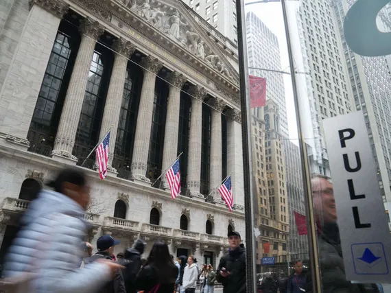 Wall Streetillä varovainen avaus – Aurinkoenergiaosakkeita löylytetään