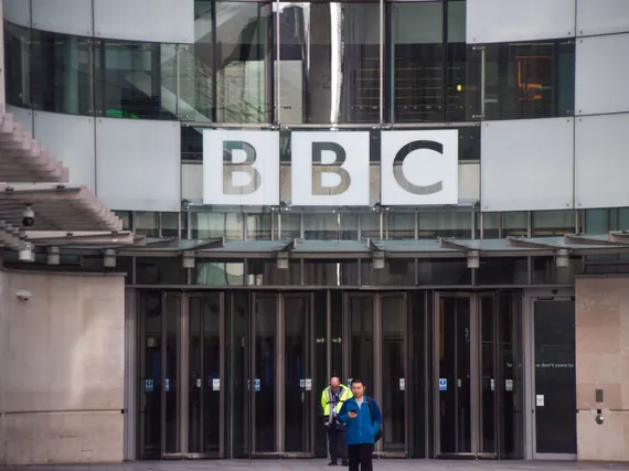 Trumpin puhe editoitiin, ”järisyttävä” kohu repesi – ”BBC kuolee”