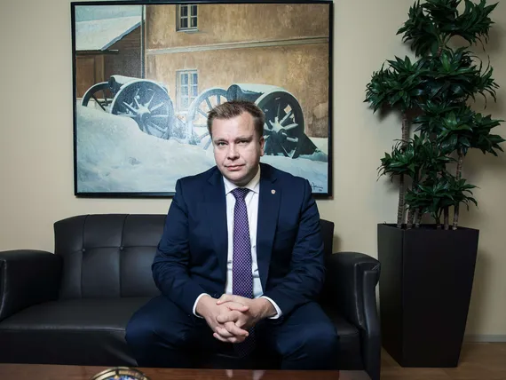 Puolustusministeri Antti Kaikkonen Tietää, Miltä Tuntuu Jäädä ”vahvalle ...