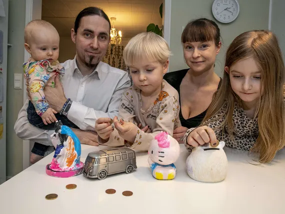 Rahat riittämään lapsiperheessä: Kolmilapsisen perheen vuosi Tampereella  maksaa minimibudjetillakin yli 42 000 euroa – Aamulehden tähtijuttu |  Kauppalehti
