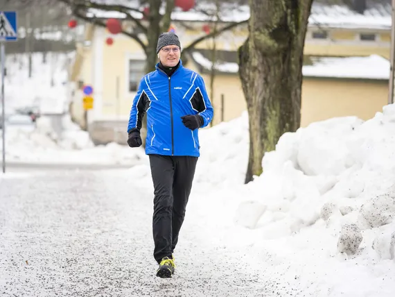 Arkkipiispa Tapio Luoma kuuntelee lenkillä Elton Johnia | Kauppalehti