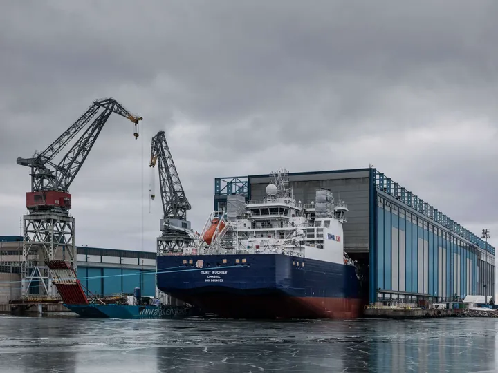 Ylen mukaan Helsingin telakan tilaukset ovat omistajien itselleen tekemiä.