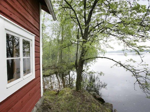 Kannattaako mökki omistaa vai vuokrata? Vertasimme 14 paikkakuntaa – Tässä halvin