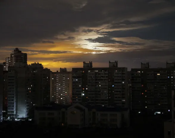 Näkymä Kiovassa 11. marraskuuta keskellä sähkökatkoja.