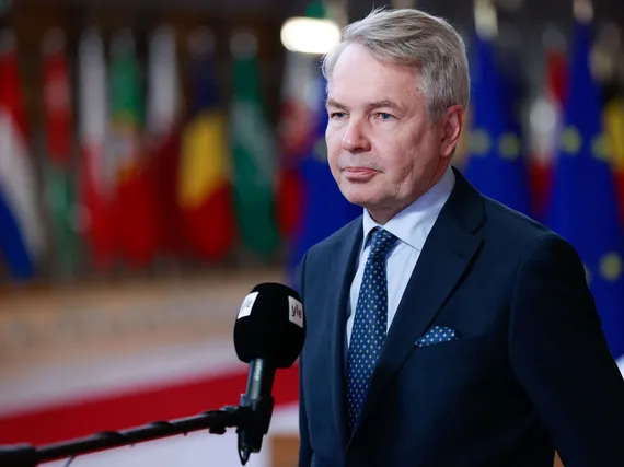 Pekka Haavisto: Luhanskin ja Donetskin itsenäisyyden tunnustaminen rikkoisi  Minskin sopimusta ja johtaisi EU:lta 