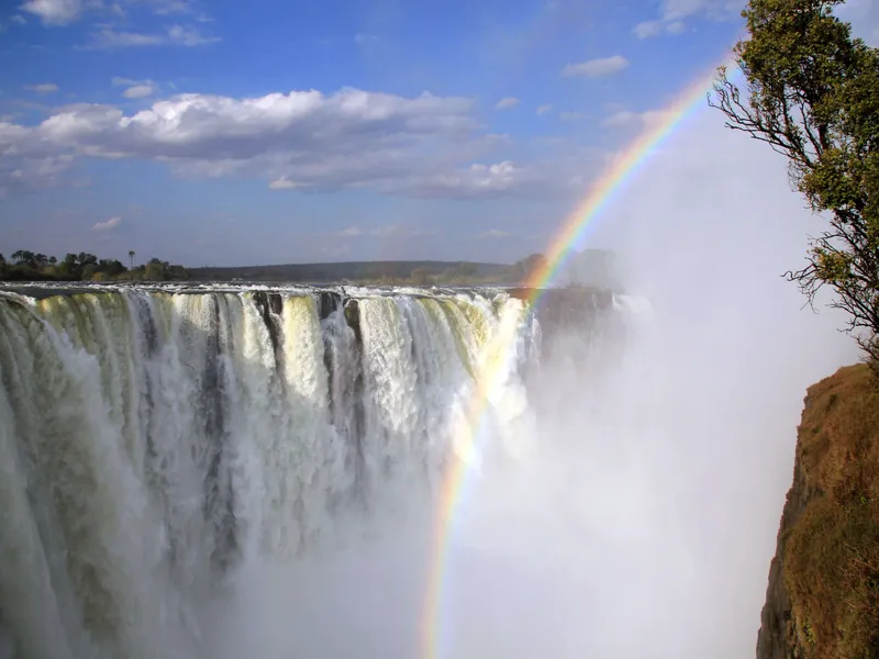 Victorian putoukset on suuri vesiputous Zimbabwen ja Sambian rajalla.