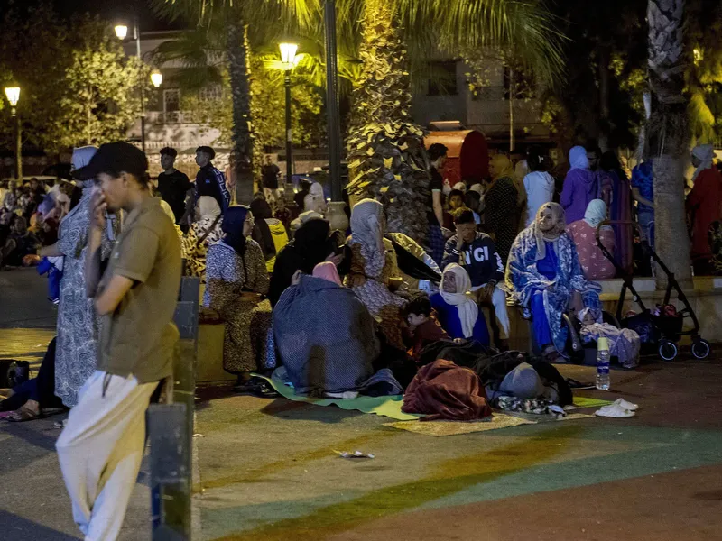 Voimakas maanjäristys ajoi Marrakeshin asukkaat viettämäänsä yönsä kadulla.