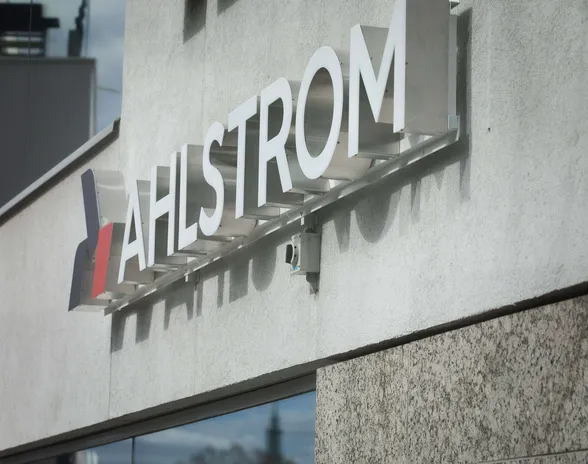 Ahlstrom-Munksjön poistuminen pörssistä synnytti vuosia kestäneen kiistan osakkeiden käypästä hinnasta. Nykyään yhtiö toimii nimellä Ahlstrom.