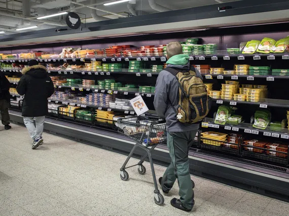 ”Ammutaan omaan jalkaan” – Kaupan ketjuilta täystyrmäys hallituksen esitykselle, Lidlin asema puhuttaa