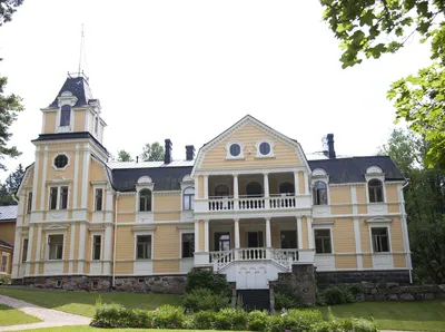 Hollolan Hollywood päätyi vasaran alle – Historiallinen Pyhäniemen kartano huutokaupattiin 620 000 eurolla - Vimarsana News