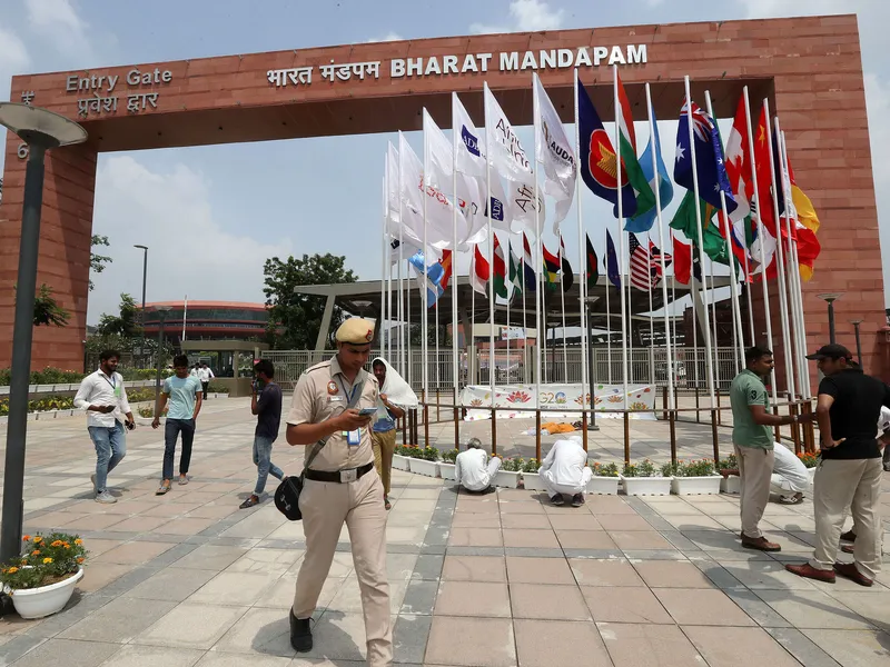 Viranomaiset julistivat New Delhin alueelle palkallisen vapaan huippukokouksen ajaksi 8.-10. syyskuuta. Liikkuminen keskustassa on kielletty tapahtuman aikana.