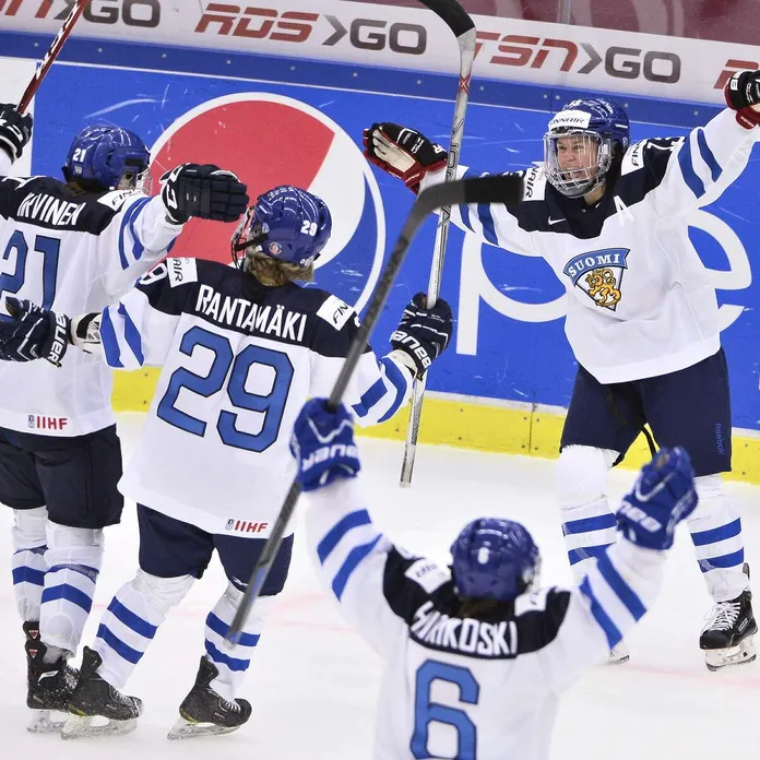 Naisleijonat olympiamitalijahtiin, ammattilaisia yritetään kaataa | Uusi  Suomi