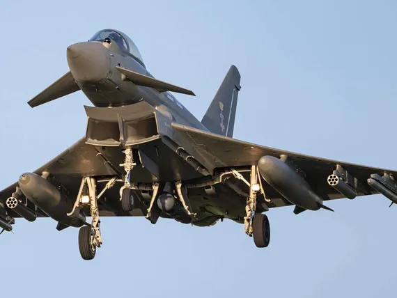 Typhoon-hävittäjä ampui uudella 3 600 km/h lennokintappoaseellaan: Räjähdekärki 4,5 kg