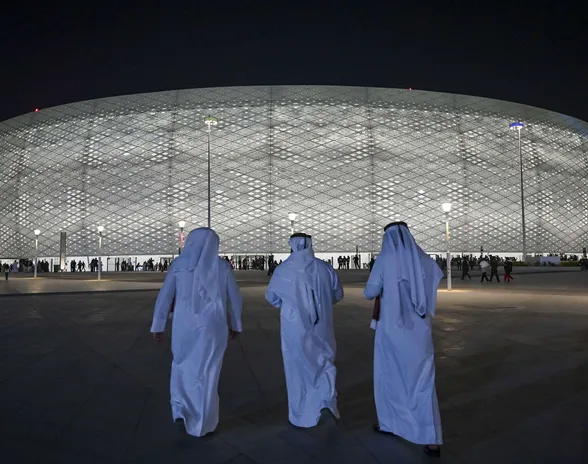 Al Thumaman -stadion Dohassa on yksi MM-kisojen kahdeksasta areenasta. Niistä vain yksi oli olemassa jo ennen kuin Qatar sai kisat. Stadioneita rakennettiin viiteen kaupunkiin.