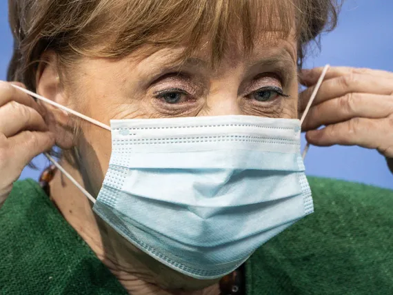 Angela Merkel: ”Olemme uudessa pandemiassa” | Uusi Suomi