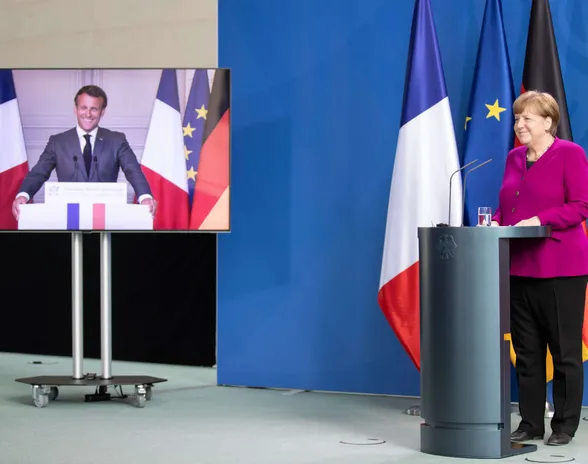 Ranskan presidentti Emmanuel Macron ja Saksan liittokansleri Angela Merkel pitivät yhteisen konferenssin videoyhteyden avulla maanantaina.