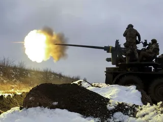 Ukrainalaisjoukot käyttivät ilmatorjunta-asetta Bah’mutin lähistöllä 4. helmikuuta.
