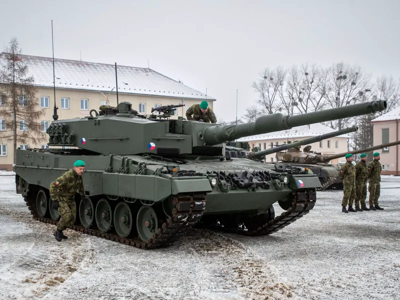 Saksa lahjoitti Tšekille 14 Leopard 2A4 -tankkia vastineena tšekkien aseavulle Ukrainaan. Aseapuna tšekit taas lähettivät vanhempaa panssarikalustoaan.