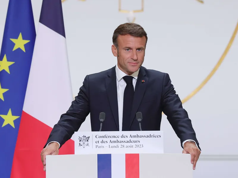 Presidentti Emmanuel Macron puhui ranskalaisille suurlähettiläille maanantaina Élysée-palatsissa. Hänen mukaansa EU:n pitää muuttua ennen kuin se voi laajentua.