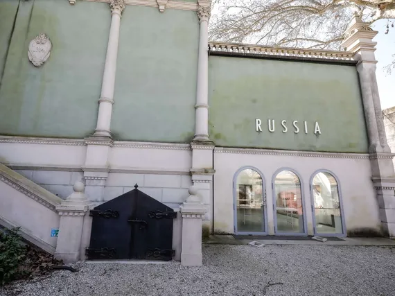 ”Putinin paviljongista” puhkesi raju äläkkä – Suomi boikotoi, Italian selitykset hämmentävät