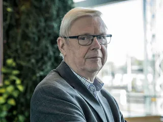 Kim Lindström on työskennellyt esimerkiksi Nordean edeltäjässä Suomen Yhdyspankissa rahastojohtajana ja pääanalyytikkona. Sijoittamisen hän aloitti jo 1960-luvulla.