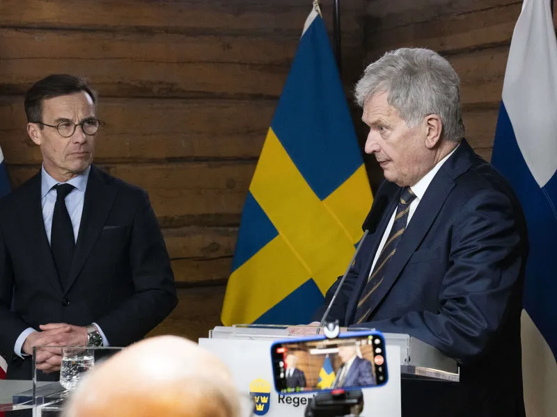 Arkistokuvassa presidentti Niinistö Ruotsin pääministerin Ulf Kristerssonin kanssa. Turkki ja Unkari eivät ole ratifioineet pohjoismaisten jäsenkandidaattien Nato-jäsenyyksiä.