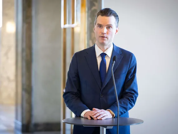 Hallitukselta jättipotti Suomen puolustukseen – Luvassa moderneja drooneja, sanoo Heikki Autto