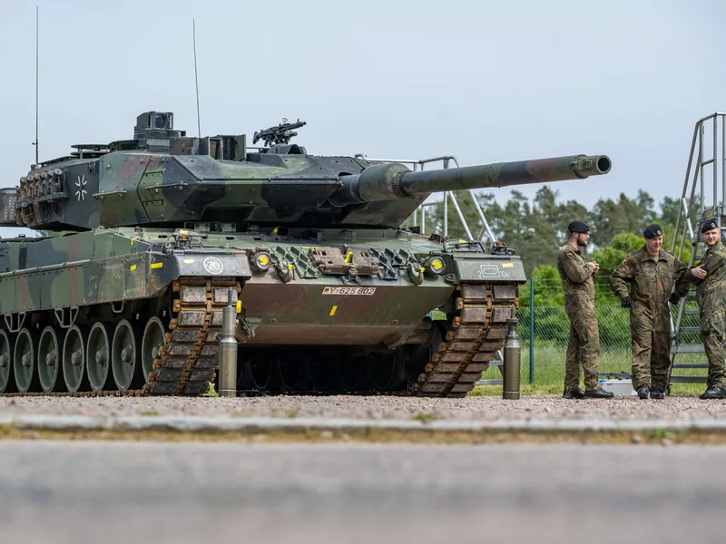 Leopard-taistelu­panssari­vaunu kuvattuna Saksassa.