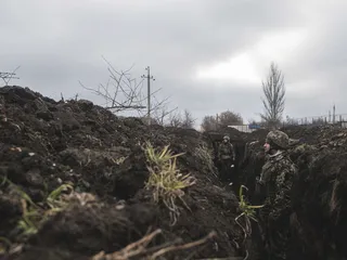 Ukrainan sotilaita lähellä Bah’mutin kaupunkia Donetskin alueella uudenvuodenaattona. Myös Makijivkan kaupunki sijaitsee Donetskin alueella.