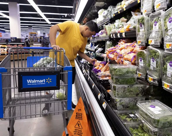 Suurin osa Walmartin liikevaihdosta tulee ruoasta. Walmart on myös tunnettu halvoista hinnoista.