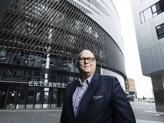 Nokia Arenaa luotsaava Marko Hurme viihtyy työympäristössään Tampereen ydinkeskustassa.
