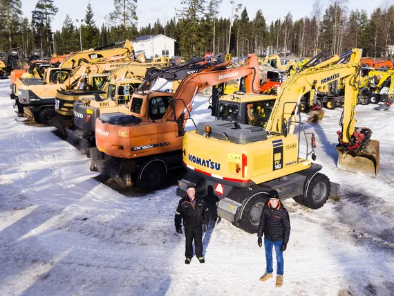 Kärsämäkeläinen perheyritys on noussut Suomen suurimpien  maansiirtokonekauppiaiden joukkoon – 