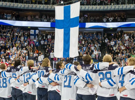 Suomen laki ei tunne Maamme-laulua – Kokoomus: ”Säädetään Finlandia  kansallislauluksi” | Uusi Suomi
