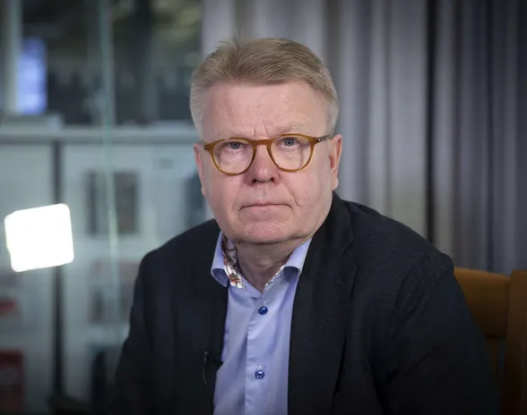 Jyri Häkämies muistuttaa monien uudistusten hautautuneen työryhmiin.
