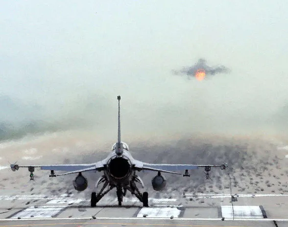 Tekoäly ajoi F-16 -hävittäjää paremmin kuin hävittäjälentäjä, olkoonkin että toistaiseksi vain simulaatiossa.