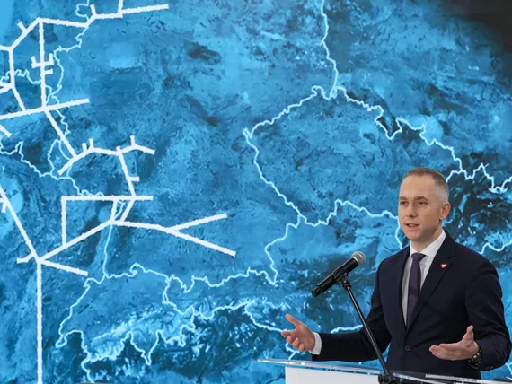 Puola kypsyi jahkailuun – Ministeri Bloombergille: Droonimuurin rakentaminen alkaa pian