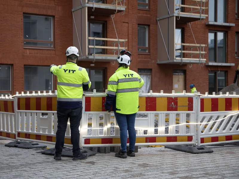 YIT:n mukaan asuntomarkkinoiden aktiviteetti oli alkuvuonna ”ennennäkemättömän alhaisella tasolla”. Kuva viime vuodelta YIT:n Helsingin Waltarin työmaalta.