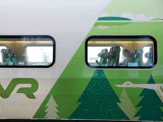 VR: Junamatkustajia valvotaan todennäköisesti siten, että poliisit  kiertävät junasta toiseen | Kauppalehti
