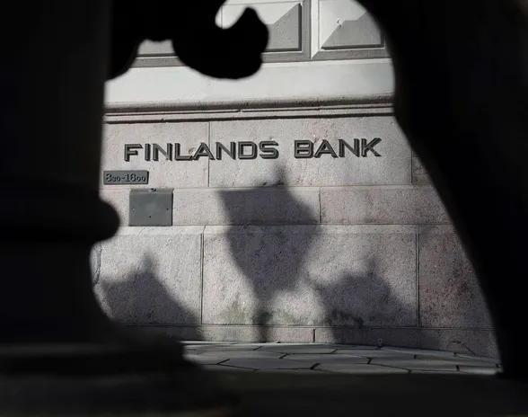 n ohjelma. Suomen Pankin suurten joukkovelkakirjaomistusten taustalla on EKP:n elvytysohjelma, jossa korkoja pyrittiin painamaan pitkällä aikavälillä alas niin, että keskuspankit ostivat joukkovelkakirjoja.