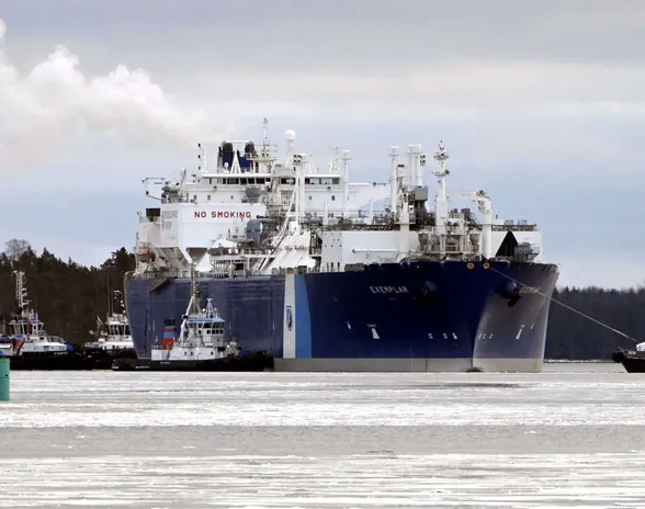 Kaasulaiva Exemplar saapui Inkooseen 28. joulukuuta 2022. LNG:tä siihen voi tulla muun muassa Qatarista.